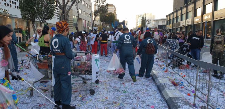 Volunteers collect close to 2 tonnes of recyclables after carnival parade
