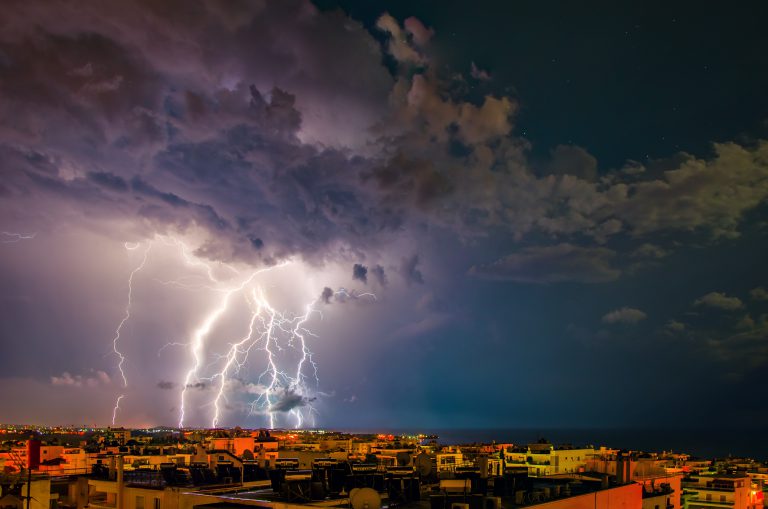 Wow! Pictures of lightning falling in Limassol will take your breath away! (pics)