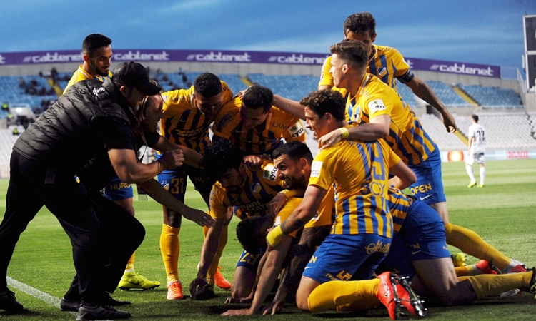 Apoel clinch 7th consecutive league title! (VIDEO)