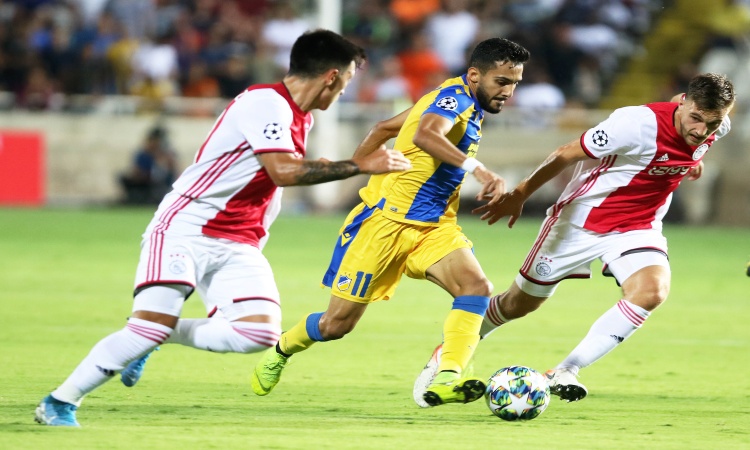 APOEL force AJAX to a goalless draw in Nicosia! (video)