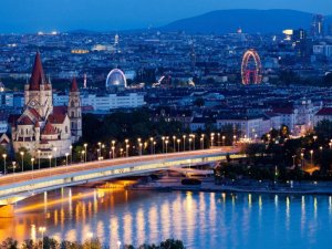 1_Vienna_at_night_with_Danube